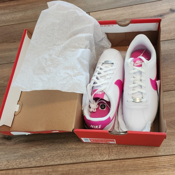 NEW Nike Cortez Leather Youth Size 7/Women's Size 8.5 Pink & White Sneakers - Picture 4 of 7